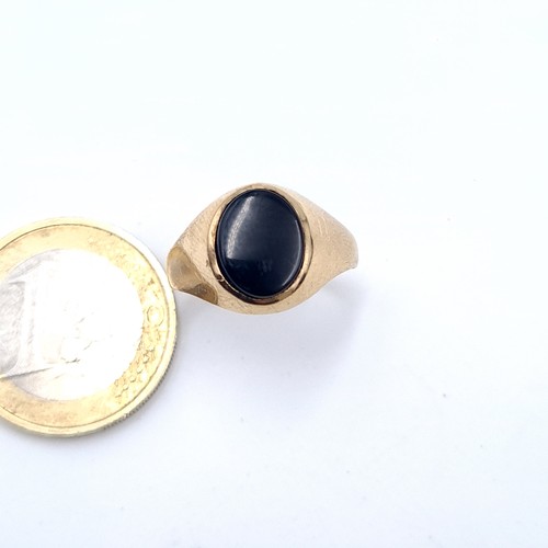 545 - A nice example of a gents  9K gold onyx signet pinkie ring, size P, weight 2.06 grams. Boxed.