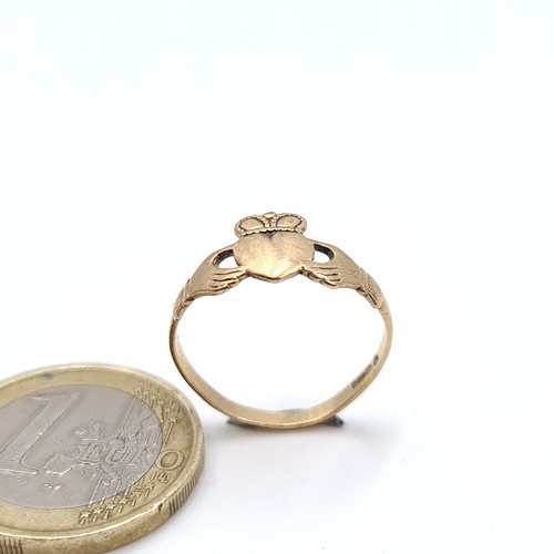 554 - A 9K gold claddagh ring hallmarked 9K, ring size M, weight 1.24 grams.