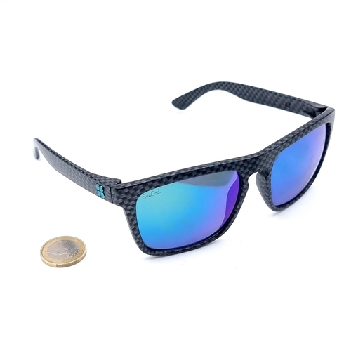 502 - A pair of carbon fiber sunglasses model Renegenade, lenses in good condition. RRP €89
Postage : Plea... 