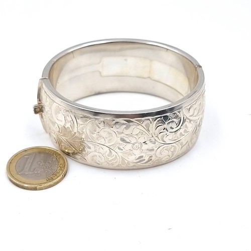 553 - A most attractive thick silver bangle hallmarked Birmingham to band, internal dimension 5.9cm, weigh... 