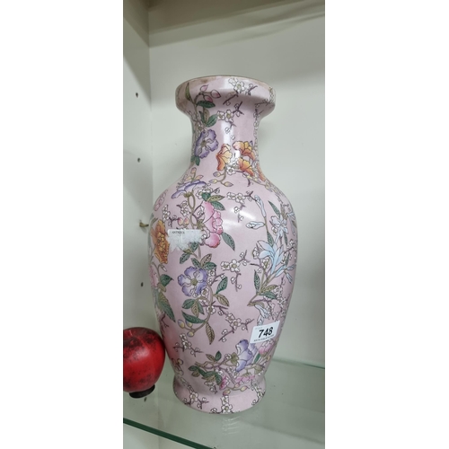 748 - A beautiful large Chinese millie fleurs famille rose porcelain vase. Hand painted with gorgeous flor... 