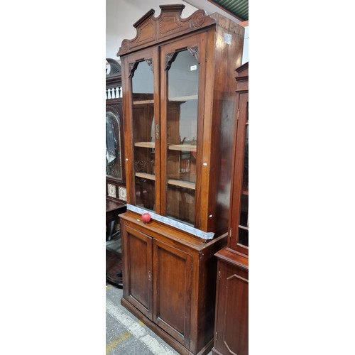 711 - Star Lot : An elegant Victorian display cabinet featuring crown moulding, glass doors to reveal thre... 