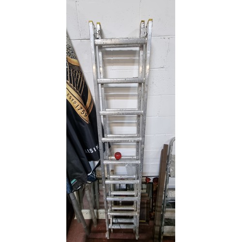 716 - A high quality extendable aluminum ladder.