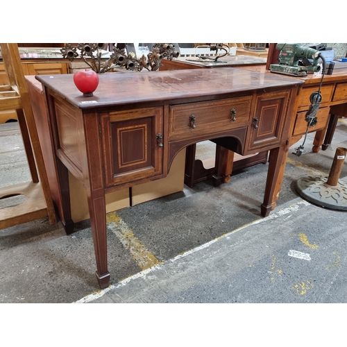 862 - A beautiful Edwardian sideboard featuring two neatly sized cupboards to both sides along with a pull... 