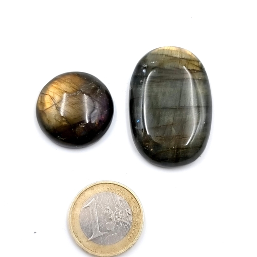 927 - Two beautiful agate polished cabochon stones, total weight 23.4 grams.