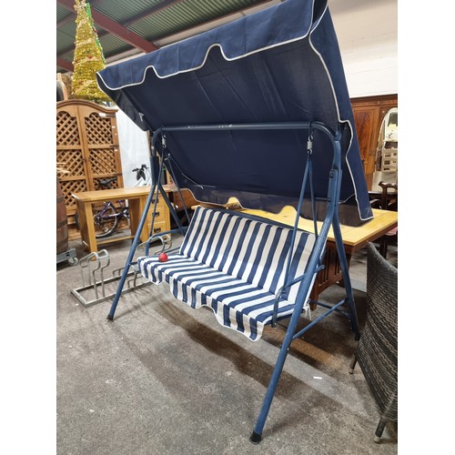 722 - Star Lot : A wonderful Bakaji 3 seater garden swing seat with waterproof roof in blue and white.