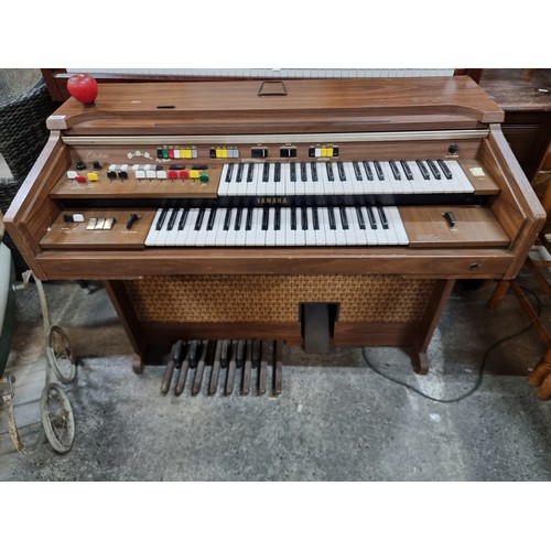 723 - Star lot : An excellent high quality professional level Yamaha Electone. This Electone comes complet... 