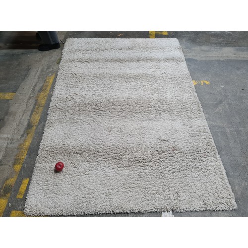 720 - A fabulous beige shaggy rug. L230cm x W165cm