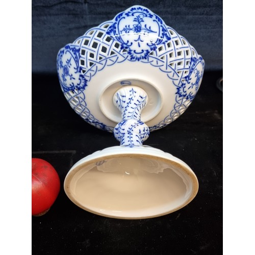 190 - Star Lot : A wonderful pair of large vintage German Meissen pedestal bowls with blue and white piece... 