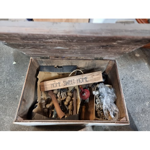 974 - A large storage crate containing a large selection of vintage tools and hinges.