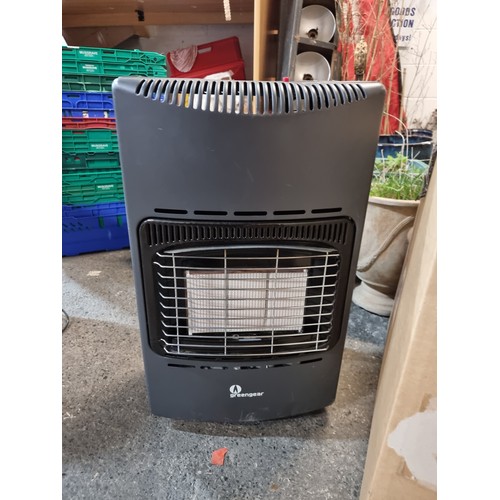 977 - A Greengear black mobile gas heater. RRP €106.00 on www.diy.ie. Nice clean modern example.