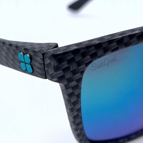 502 - A pair of carbon fiber sunglasses model Renegenade, lenses in good condition. RRP €89
Postage : Plea... 