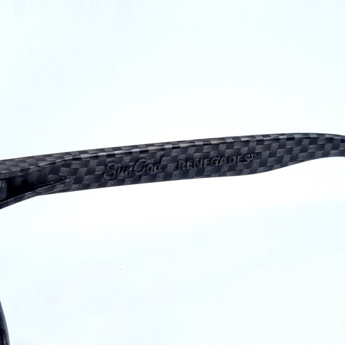 502 - A pair of carbon fiber sunglasses model Renegenade, lenses in good condition. RRP €89
Postage : Plea... 