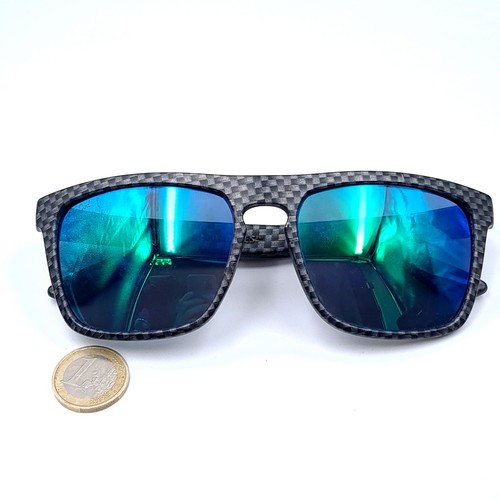 502 - A pair of carbon fiber sunglasses model Renegenade, lenses in good condition. RRP €89
Postage : Plea... 