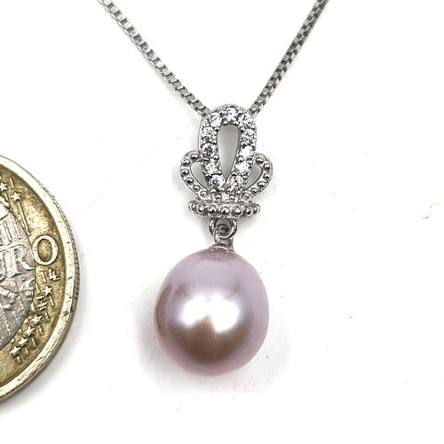 524 - A pretty pearl set sterling silver drop pendant with a lovely lustre pearl drop, length 44cm.