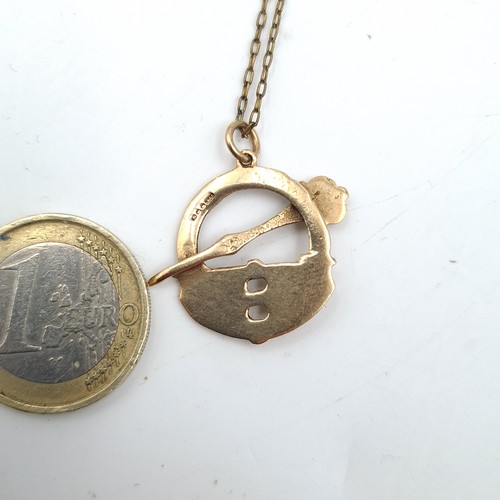 901 - Star Lot : A beautiful 9K Irish gold Tara brooch pendant with hallmarks with chain, weight 4.07 gram... 