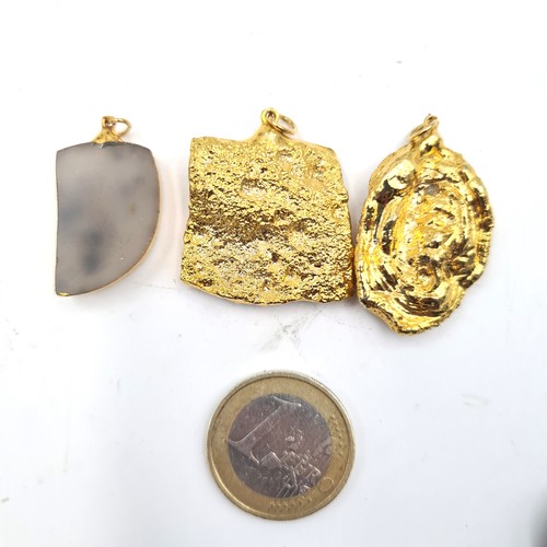 924 - Three drusy gold stone pendants, weighing 5.05 grams, 6.50 grams together with a polished stone exam... 