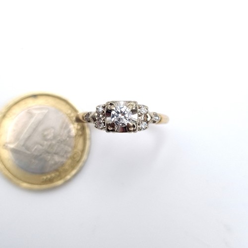 956 - Star Lot A wonderful 14K gold ring featuring  a large solitaire diamond to centre and diamond should... 