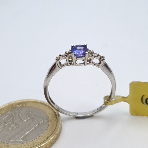 960 - A fabulous 9k white gold ring featuring a lovely tanzanite to centre with white sapphire shoulders, ... 