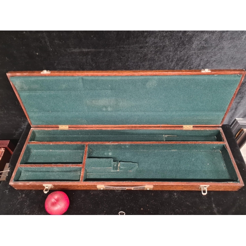 323 - Vintage wooden gun case, classic felt-lined interior with secure metal clasps.