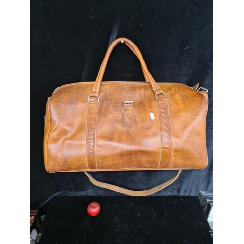 358 - Vintage leather duffel bag, ideal for sophisticated travel. Good looking bag.