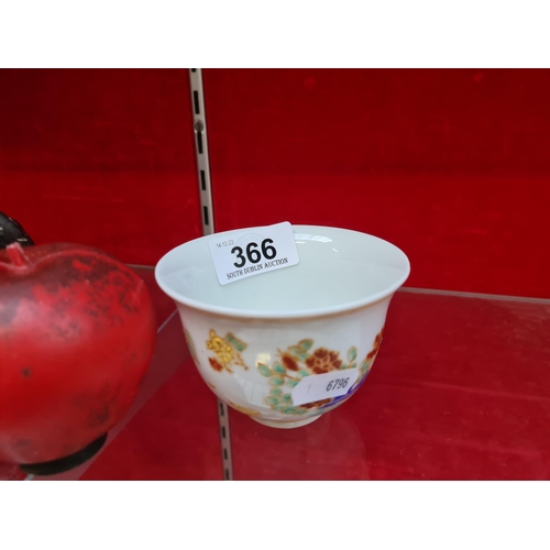 366 - A delightful hand painted Japanese porcelain bowl featuring delicate garden flowers and chickens. St... 