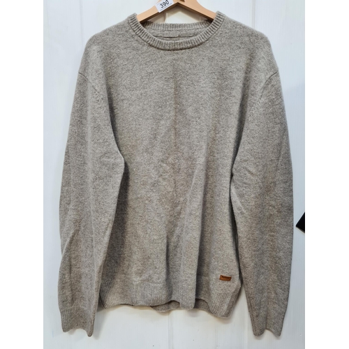 390 - A super soft 100% pure wool sweater by Barbour, with suede patches to elbows. Cozy and luxurious, of... 