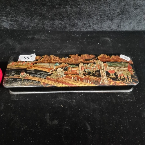 300 - A beautiful late 19th century chinoiserie French papier-mâché glove box in very good condition. Love... 