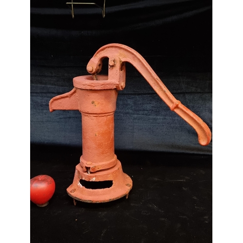 186 - A vintage cast iron garden water pump with lever, spout and fittings.