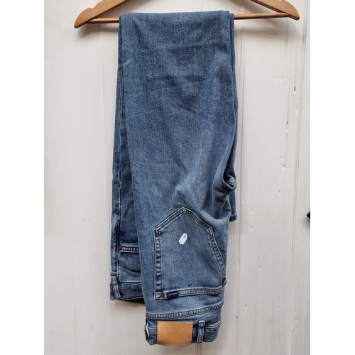 409 - A pair of Gant 'Arley - Regular' men's jeans size W:34 and L:30. In good condition. Similar examples... 