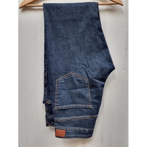 412 - A pair of blue/black Paul Costelloe jeans size W:32 and L:30. In good condition.