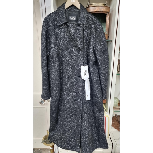 700 - Star Lot: A gorgeous brand new with tags ladies Dolce & Gabbana classic style coat. Featuring a fabu... 