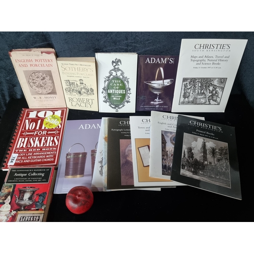 784 - A fantastic collection of books on the history of antiques. Includes Irish Auction catalogues of ico... 