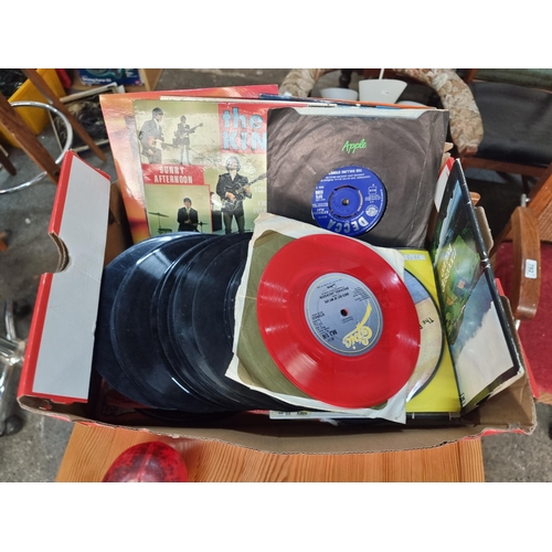 793 - A very good box of vintage 45s inc to bands from the 60',70s and 80s.  Some gems in this box for sur... 