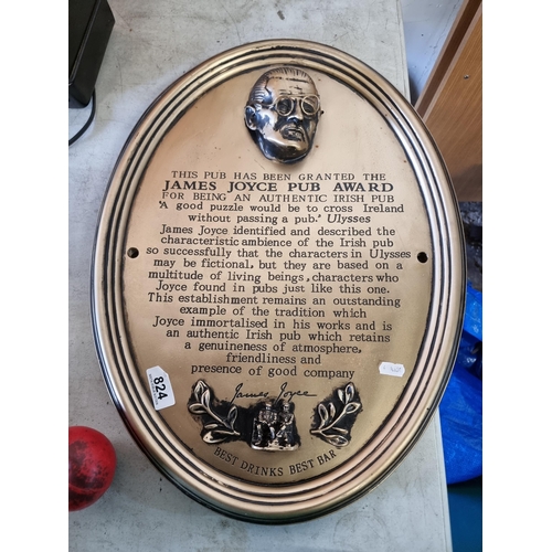 824 - A very heavy high quality plaster wall plaque gifted to the winner of the James Joyce Pub Award, pre... 