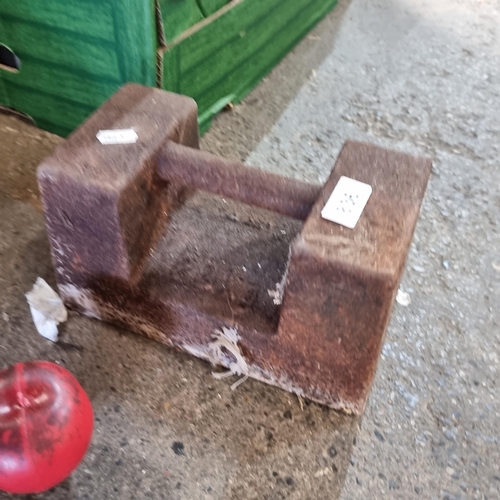 836 - An antique cast iron 20kg Avery ballast weight.