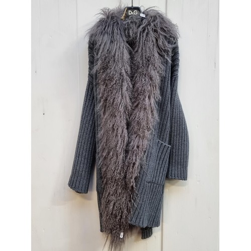 977 - Star Lot - A highly stylish brand new ladies Dolce & Gabbana long knitted cardigan with grey colour ... 