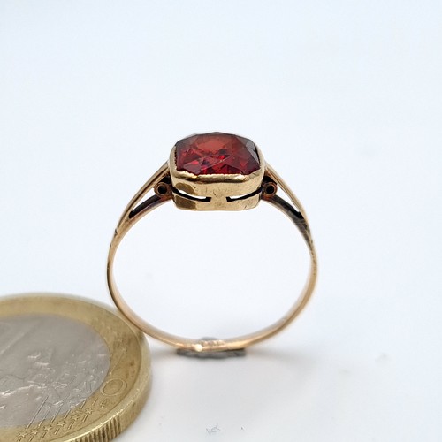 5 - A vintage garnet stone ring set in 9K gold, ring size M 1/2, weight 1.4 grams.