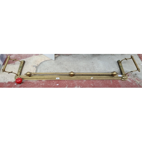 333 - A fabulous vintage brass fire fender, with unusual curved sides in an Art Nouveau style.
MM: W140 x ... 