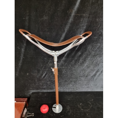 254 - A terrific example of shooting stick with brown leather seat. Shooting sticks are ideal for leisure,... 