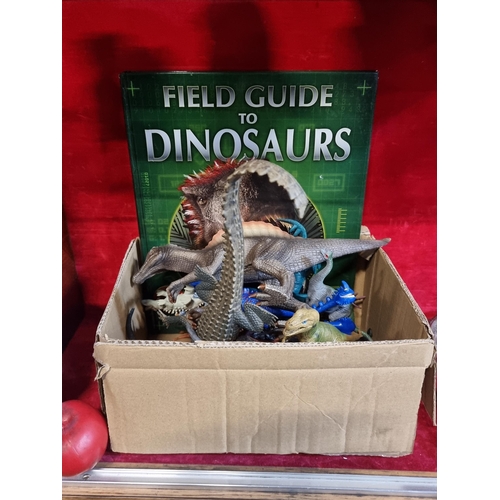 299 - 18 dinosaur figures along with a hardback book of 'The Field Guide to Dinosaurs'. A must for little ... 