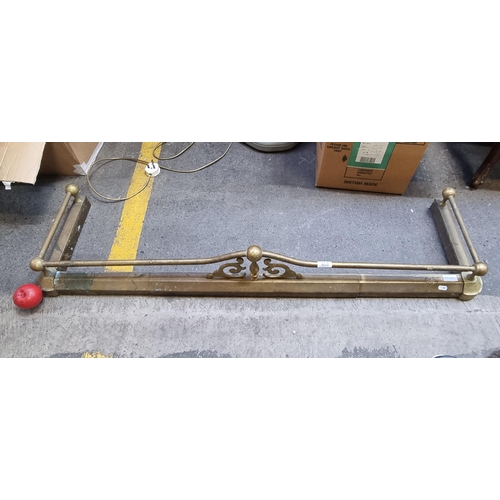 460 - A heavy vintage brass fire fender boasting lovely scroll motif to front. 
MM: W130 x D30 cm