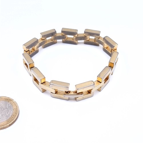 549 - An elegant 18k rolled gold plated chain link bracelet with folding clasp. Weight: 49.50g.