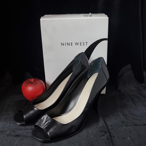 697 - A pair of timeless Nine West genuine leather open toe heels in black. Size 10W. In very good conditi... 