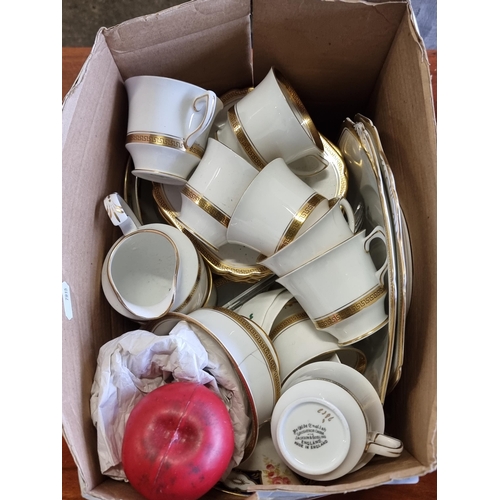 798 - A collection of approx. 30 tea service items including Jackson & Gosling Ye Olde English teacups, sa... 