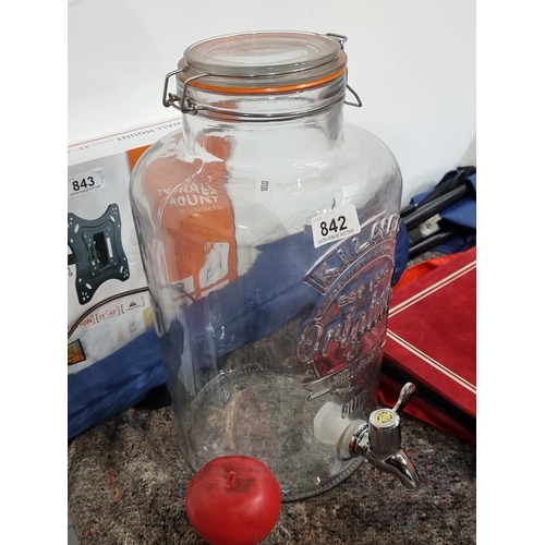 842 - A delightful large Kilner 3 litre glass drinks dispenser with tap to base. In very good condition.