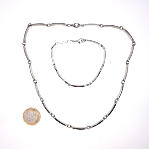 905 - A fabulous Corona Silver necklace and bracelet. Total weight of silver - 25.48 grams.