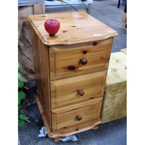 931 - A nice clean pine chest of 3 drawers, featuring a warm, honey-toned finish and classic round knobs. ... 