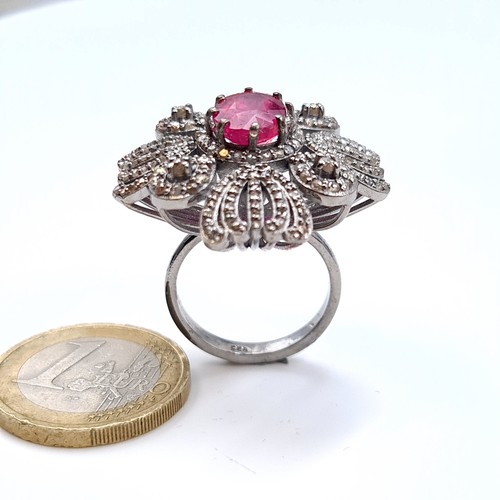 504 - Star Lot : A beautiful ruby ring mounted in ruby surrounded by diamonds, weight of ruby 4.1 cts, dia... 