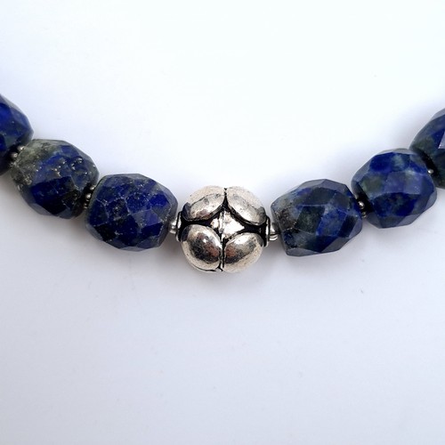 513 - A good quality lapis lazuli graduated stone necklace, set with an attractive aqua marine stone clasp... 